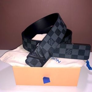 LV Initiales 40mm Damier